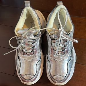 Jeffrey Campbell silver crinkled faux leather dad sneakers in size 6